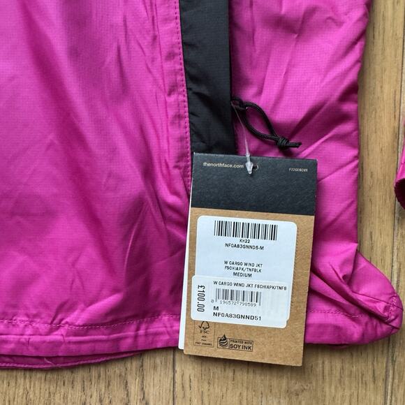 The North Face Women’s Half Zip Hoodie Wind Rain Top NWT - Size M - Picture 2 of 6